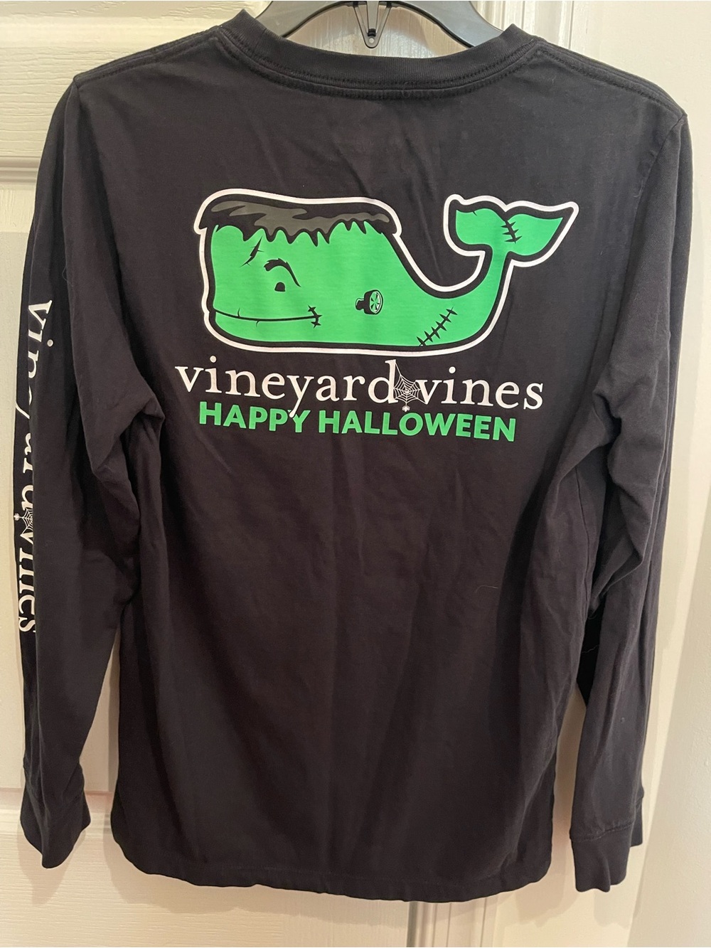 Vineyard Vines Kids' "Happy Halloween" Whale Pocket Tee Black Size Medium